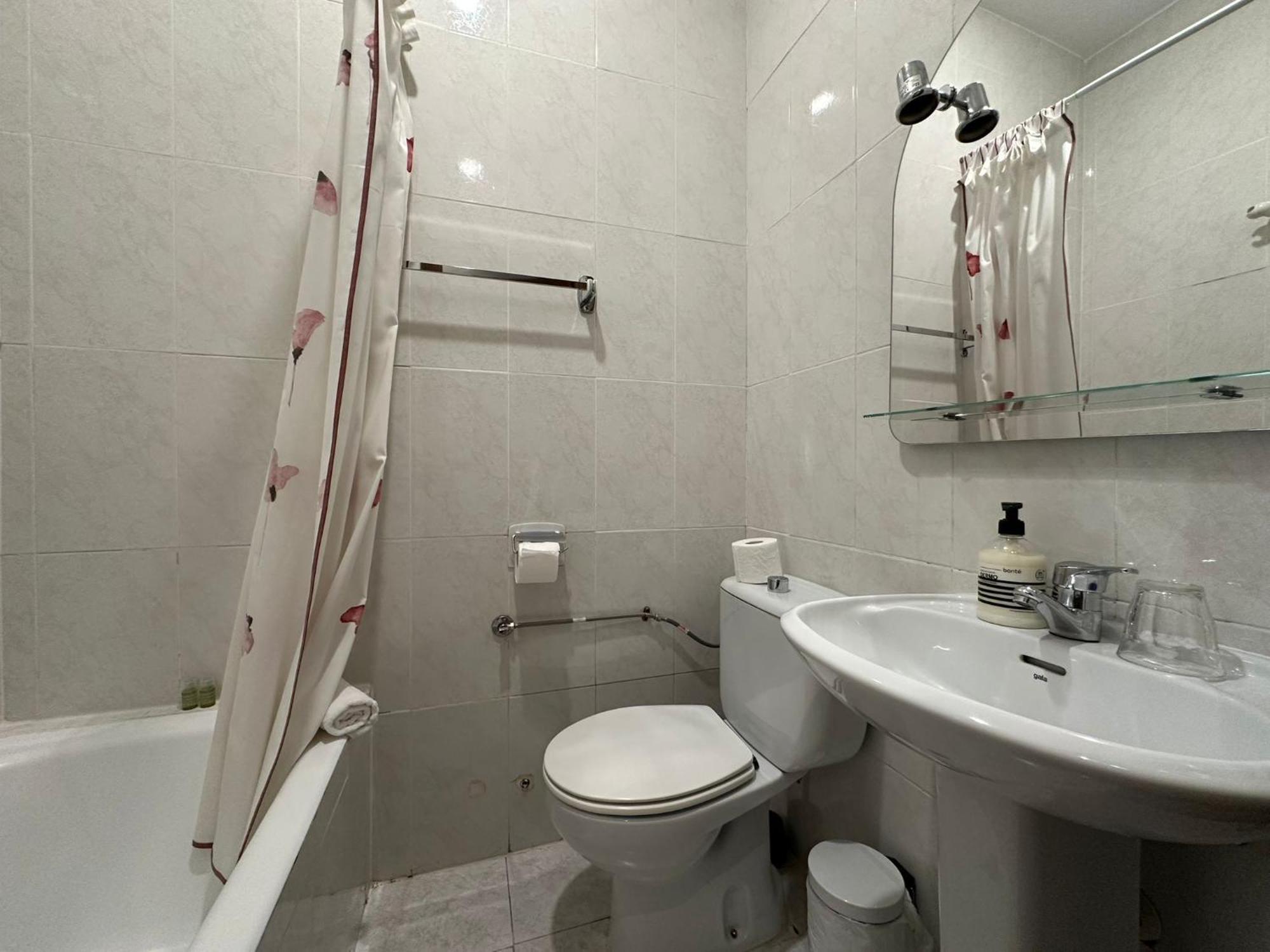 Double Room Private Bathroom